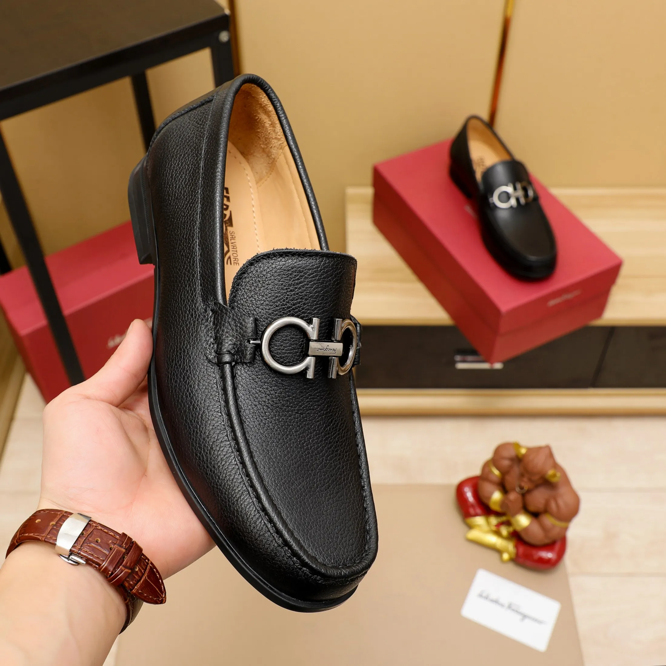 Men's clothing and shoes 💰460 🔥Ferragamo's new men's casual slip-on shoes🇨🇳Official website original 1:1 mold opening, original quality💯Fine workmanship, high-end luxury☘The upper is made of imported Italian first-layer cowhide🌴Luxury🐂leather lining🍓Rubber wear-resistant and non-slip outsole, breathable and comfortable to wear🍍The first choice for high-end men, black, size 38-45